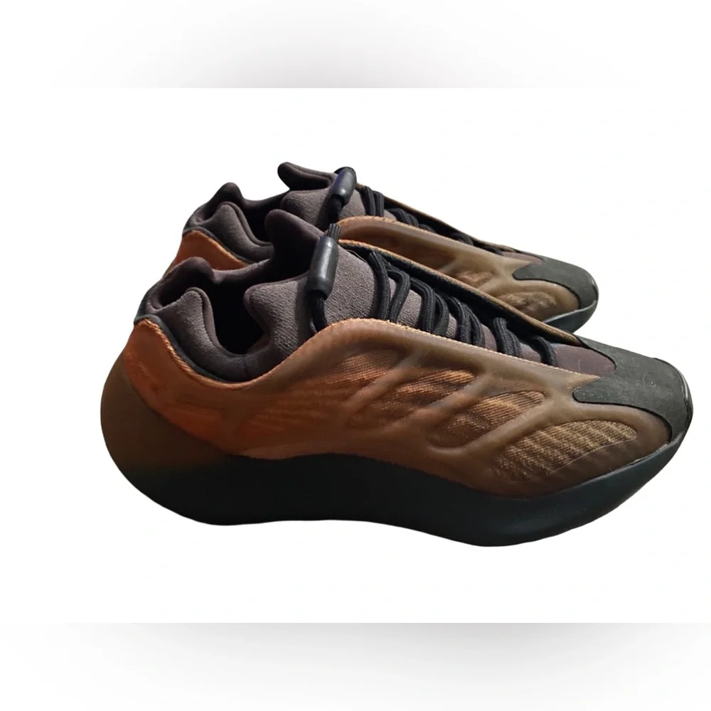 Adidas Yeezy 700 V3 GY4109 Copper Fade Men's Size 6.5